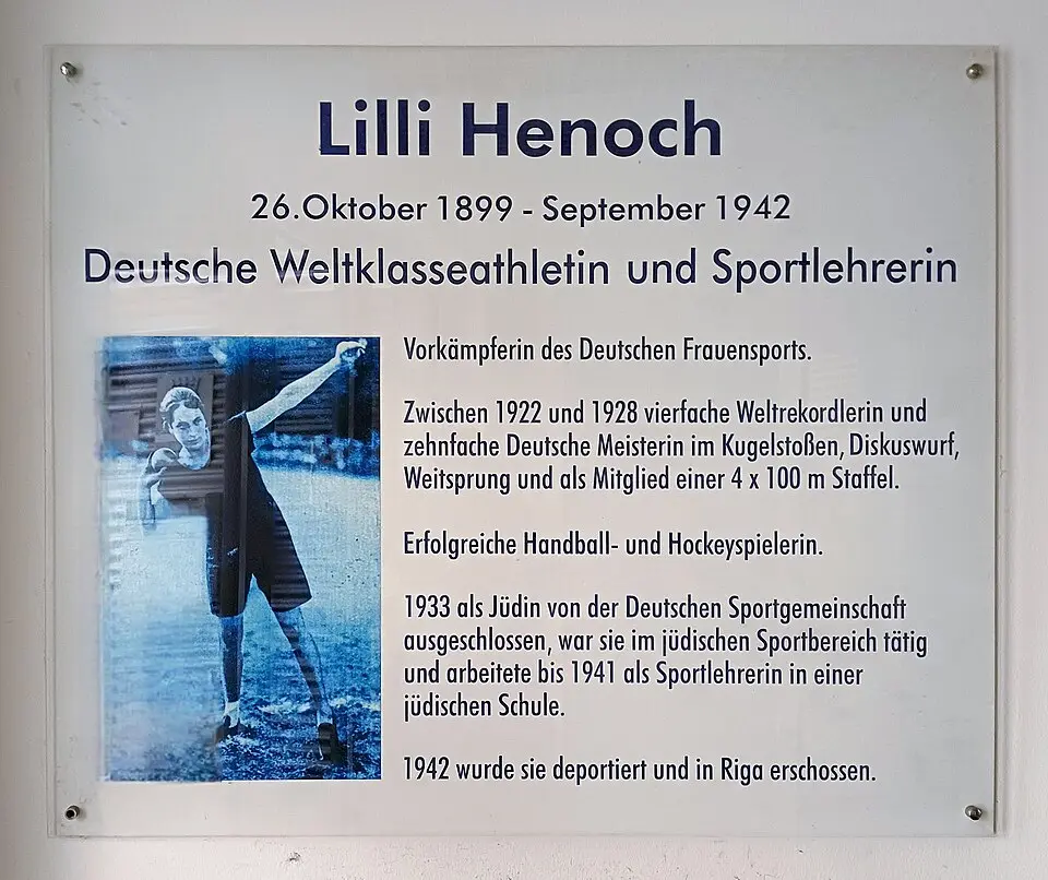 Memorial plaque for Lilli Henoch, Fritz-Lesch-Straße 32, Berlin-Alt-Hohenschönhausen