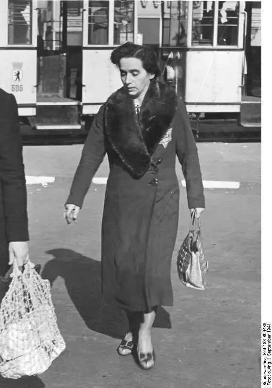Woman wearing the yellow star, Berlin, September 1941