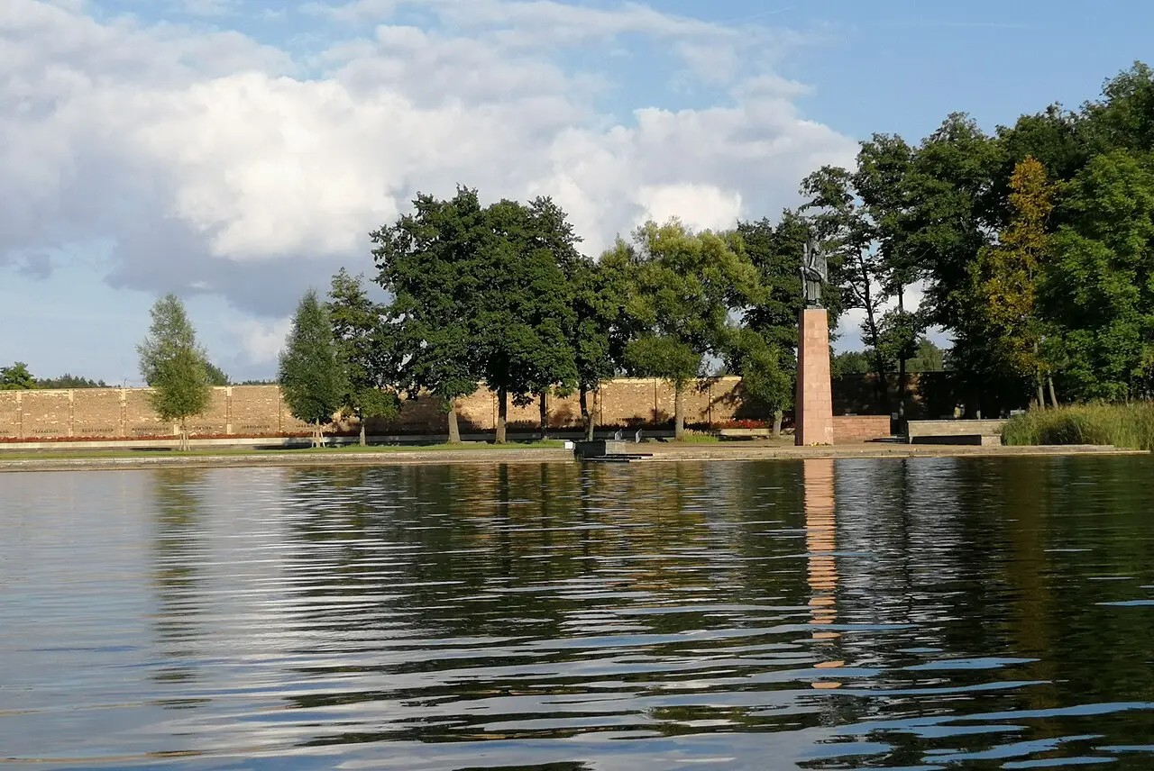 Ravensbrück Memorial seen from the Schwedtsee (2021)