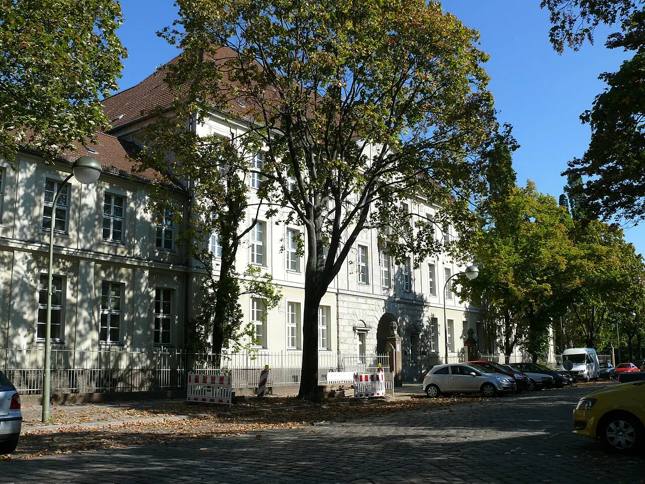 The 1914 hospital buildings, Iranische Straße