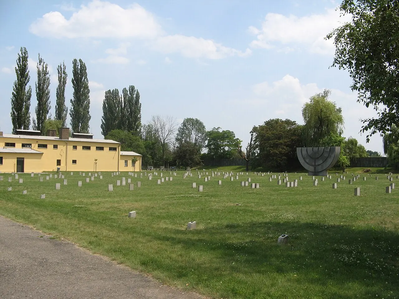 Jewish cemetery and crematorium, Terezín